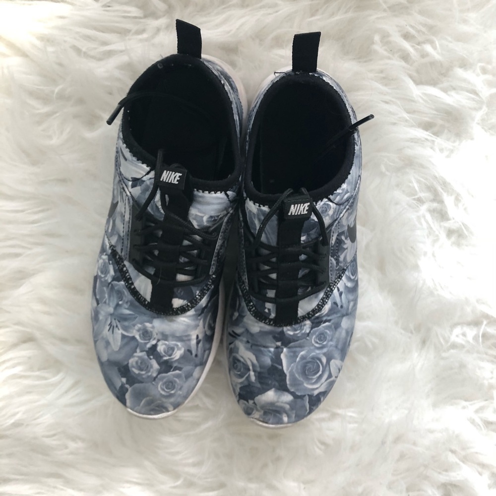 Nike Juvenate Rose Print size 7.5